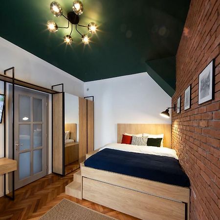 Old Town Courtyard Apartment With Private Parking Cluj-Napoca Exterior foto